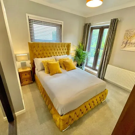 Cozy Two Bedroom - A Stroll From Gardens To Beach - With Parking Bournemouth Exterior photo