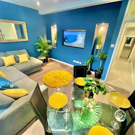 Cozy Two Bedroom - A Stroll From Gardens To Beach - With Parking Bournemouth Exterior photo