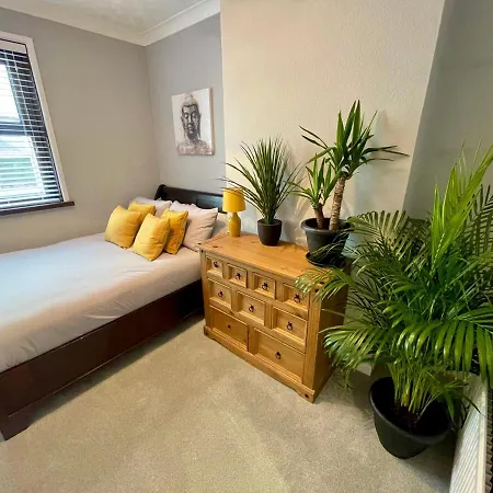 Cozy Two Bedroom - A Stroll From Gardens To Beach - With Parking Bournemouth Exterior photo