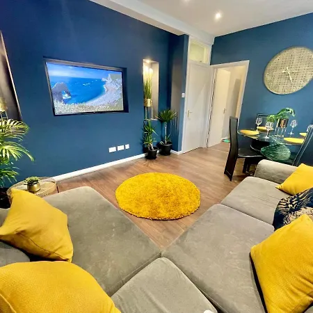 Cozy Two Bedroom - A Stroll From Gardens To Beach - With Parking Bournemouth Exterior photo