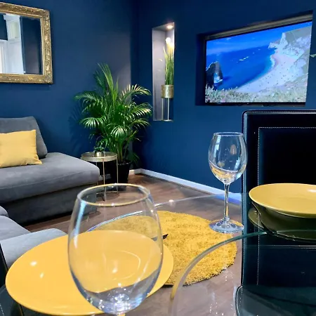 Cozy Two Bedroom - A Stroll From Gardens To Beach - With Parking Bournemouth Exterior photo