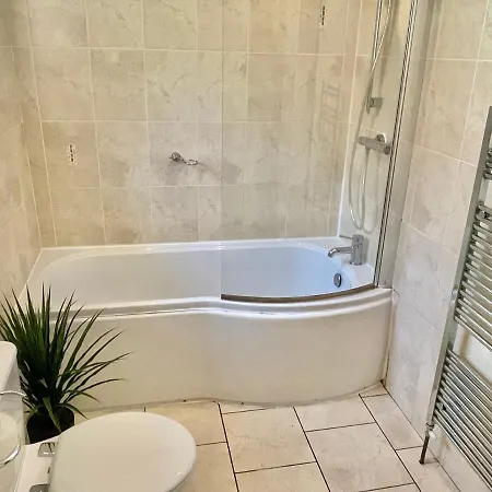 Cozy Two Bedroom - A Stroll From Gardens To Beach - With Parking Bournemouth Exterior photo