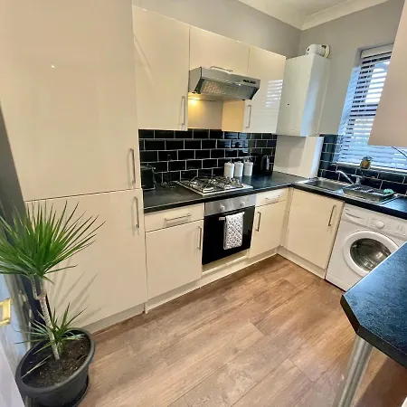 Cozy Two Bedroom - A Stroll From Gardens To Beach - With Parking Bournemouth Exterior photo