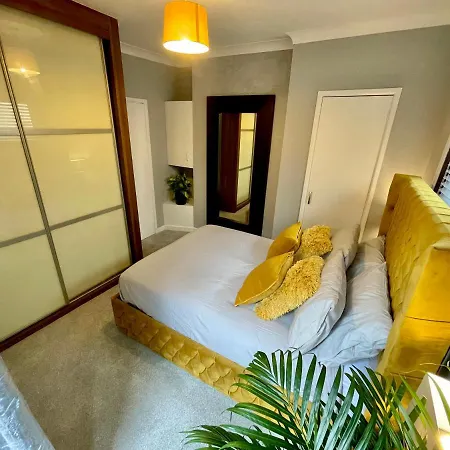Cozy Two Bedroom - A Stroll From Gardens To Beach - With Parking Bournemouth Exterior photo