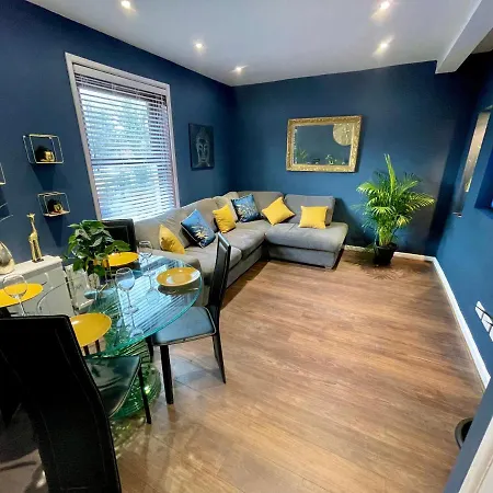 Cozy Two Bedroom - A Stroll From Gardens To Beach - With Parking Bournemouth Exterior photo